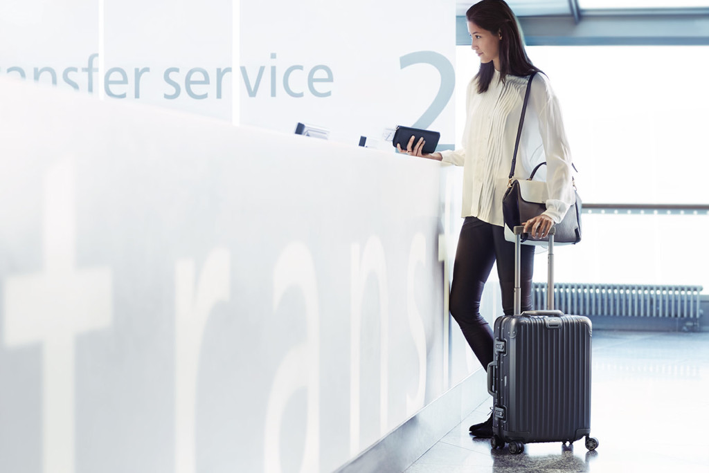 Finnair woman at transfer desk 01 Low