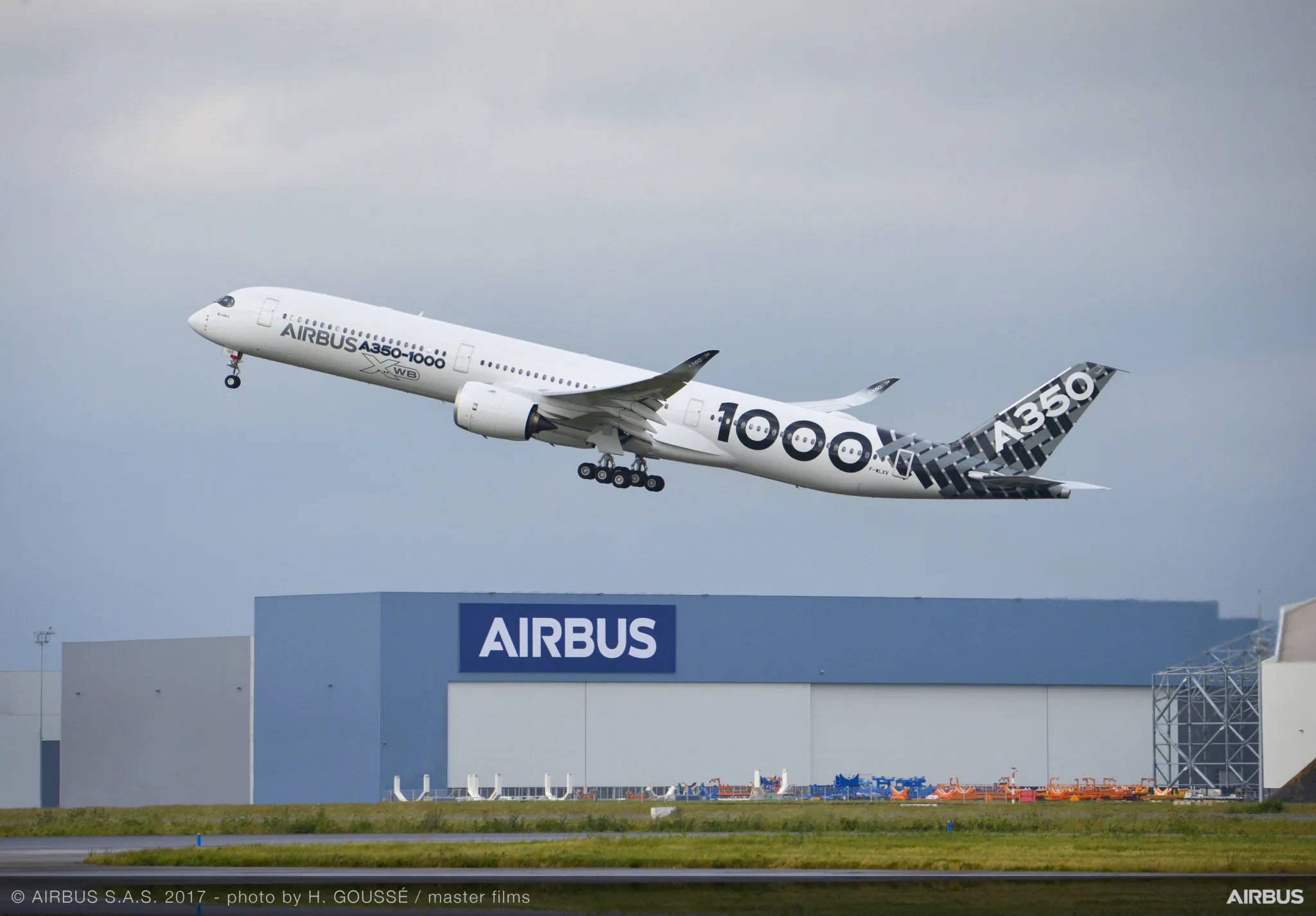 Airbus pushes 10-abreast A350 beyond leisure/charter markets