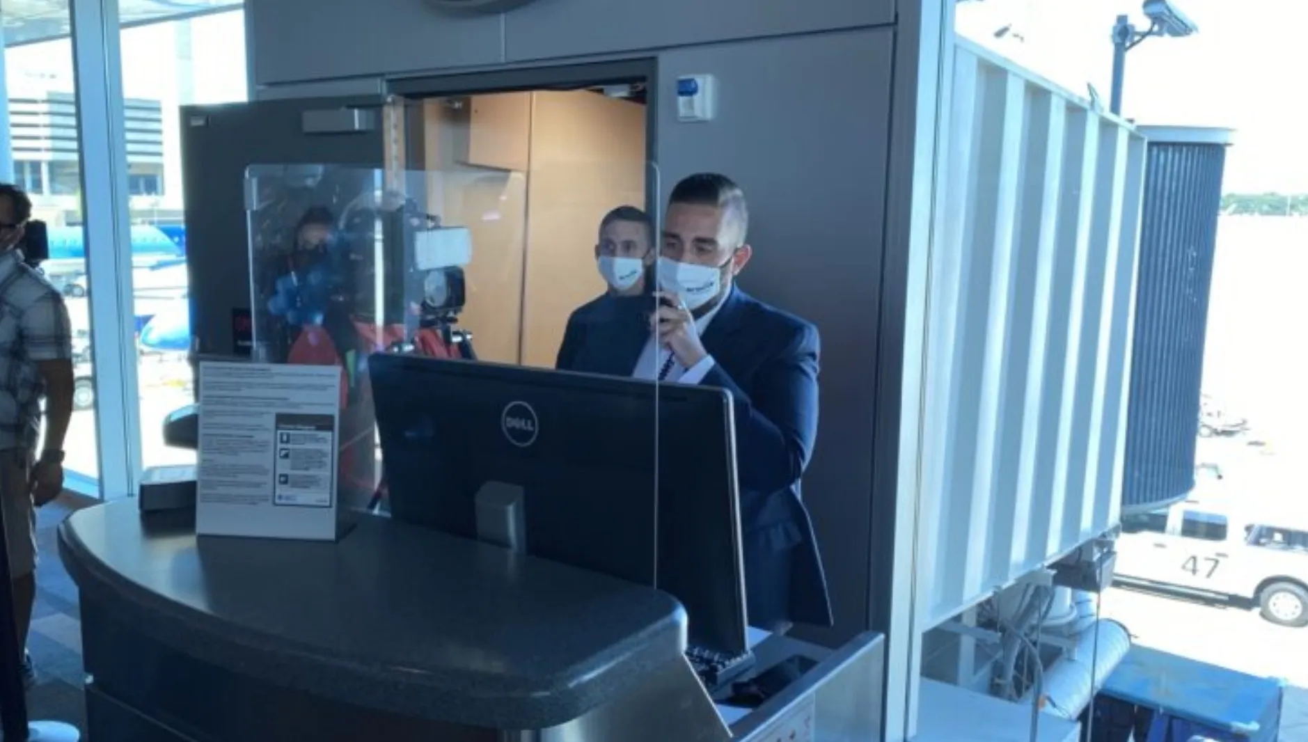 US airlines require passengers and employees to wear face masks Runway GirlRunway Girl