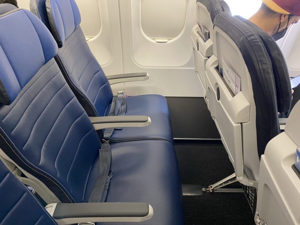 United Airlines' A320 Economy class seat. Seats are blue with grey accents.