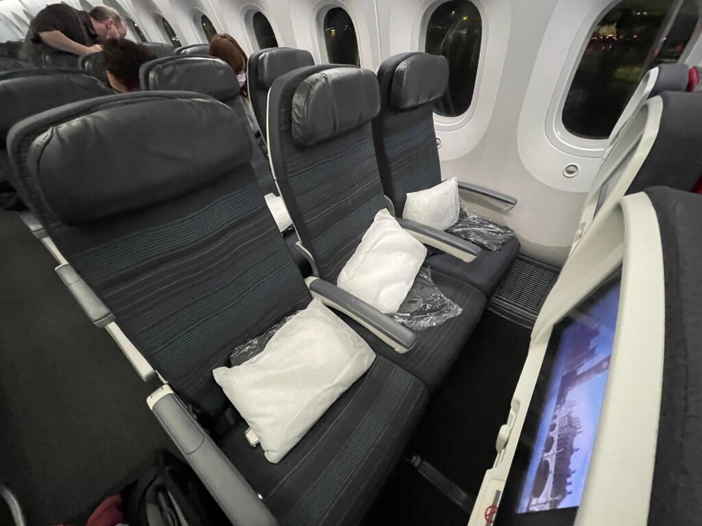 Seat triple onboard the Air Canada Boeing 787-9