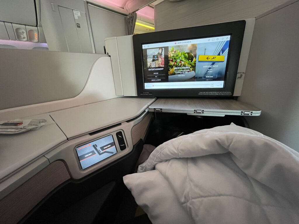 Air Canada 777 business class Signature suite