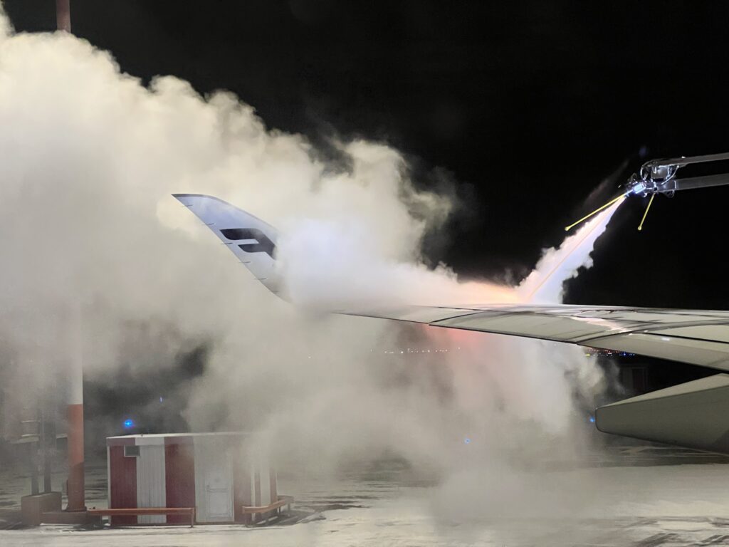 Deicing the Finnair Airbus A350-900