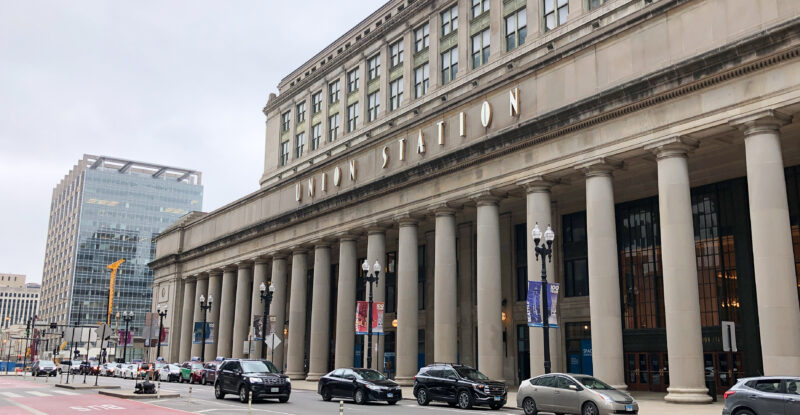 Exterior of Chicago's Union Station with traffic and crosswalks