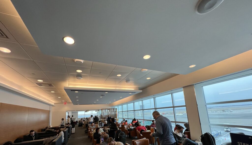 A crowded SkyClub lounge at JFK T4 is pictured here. 