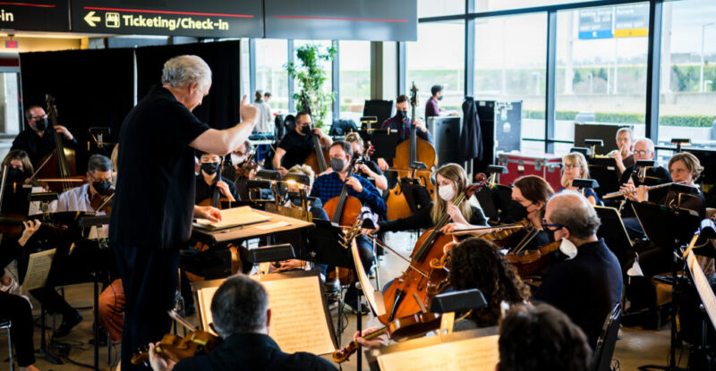 Music Director Manfred Honeck, left, leads rehearsal earlier in the day. (Photo by Beth Hollerich)