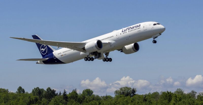 Lufthansa 787-9 Takeoff