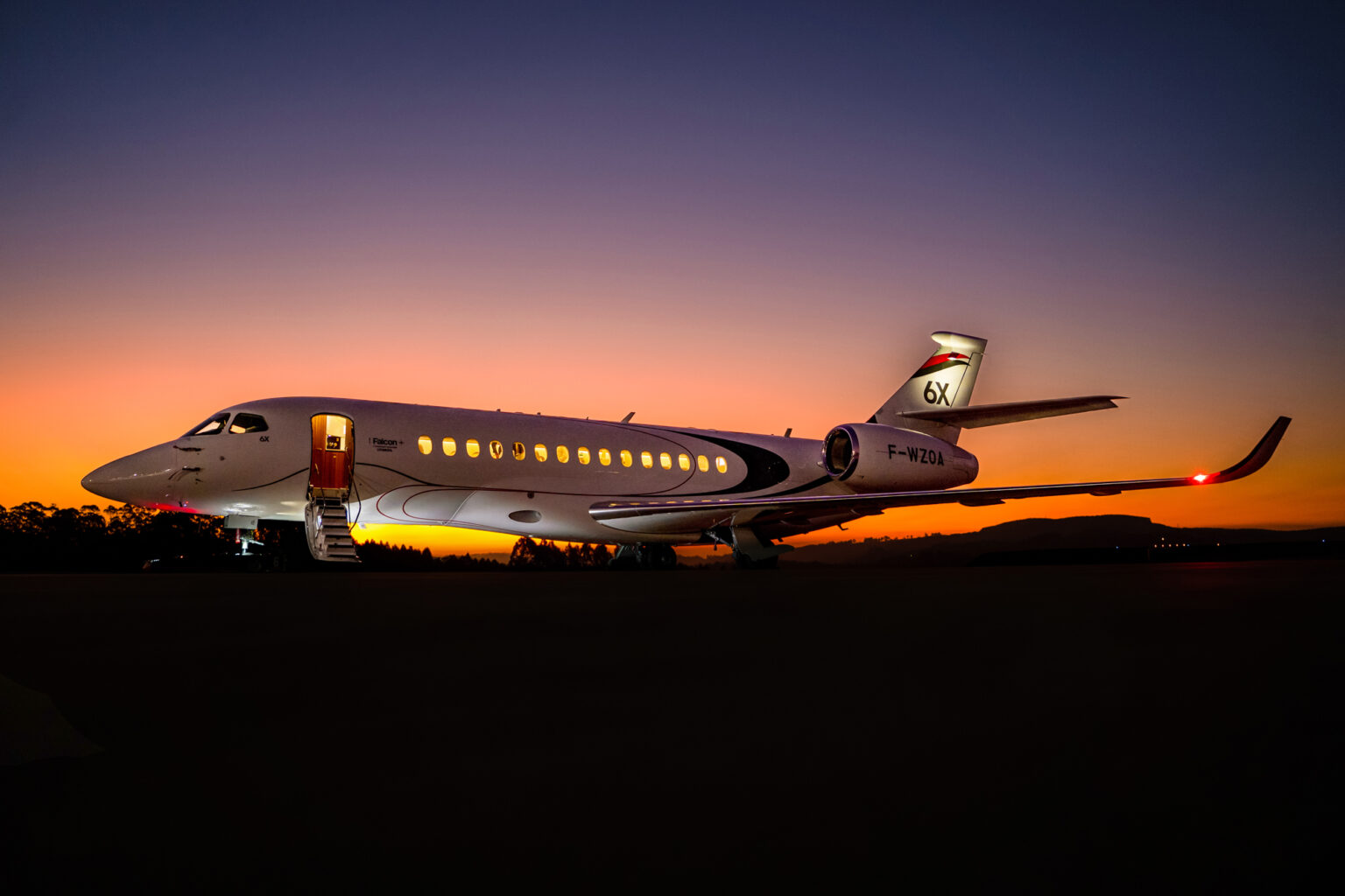 dassault-updates-on-6x-10x-new-easy-iv-flight-deck-and-mro-runway-girl