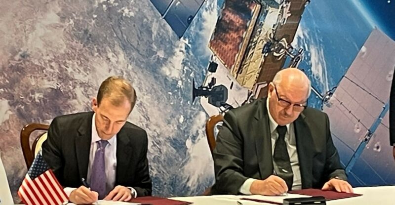 Two executives are signing an agreement regarding Azerbaijan selects Aireon data for air traffic services