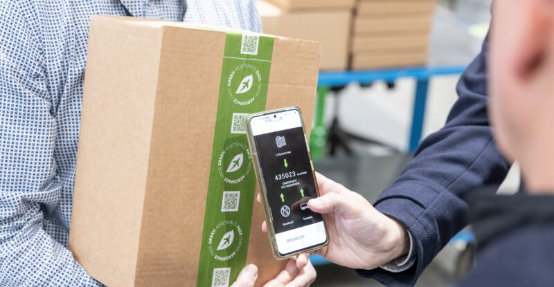 A QR code on each packaging allows customers of FACC to centrally access total CO2 savings on a website. Moreover, the packaging design was revised and a new logo for green logistics was developed.