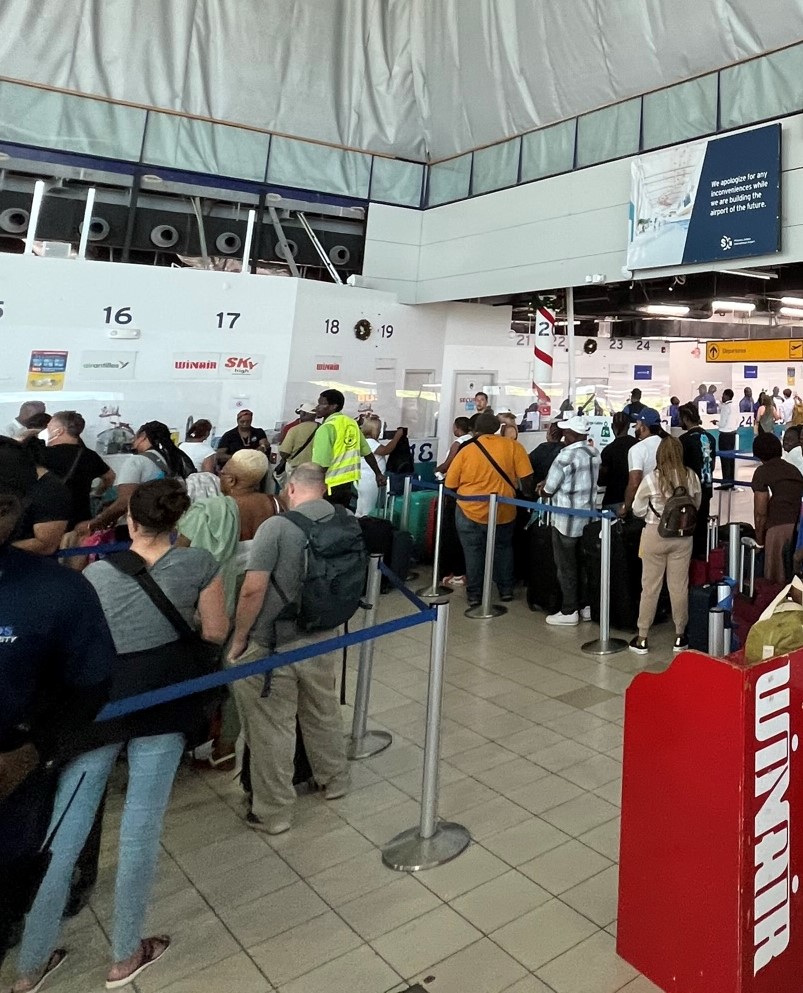 Lots os passengers in the SXM terminal