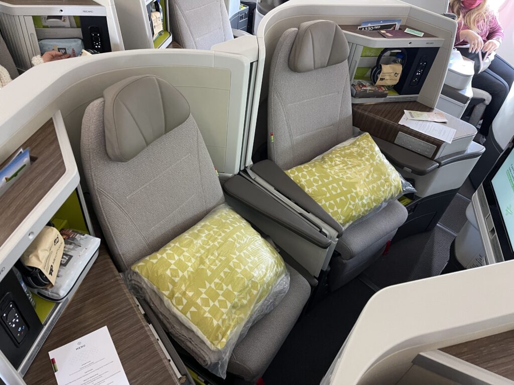 Two business class seats next to each other to facilitate partner chatting and sleeping. 