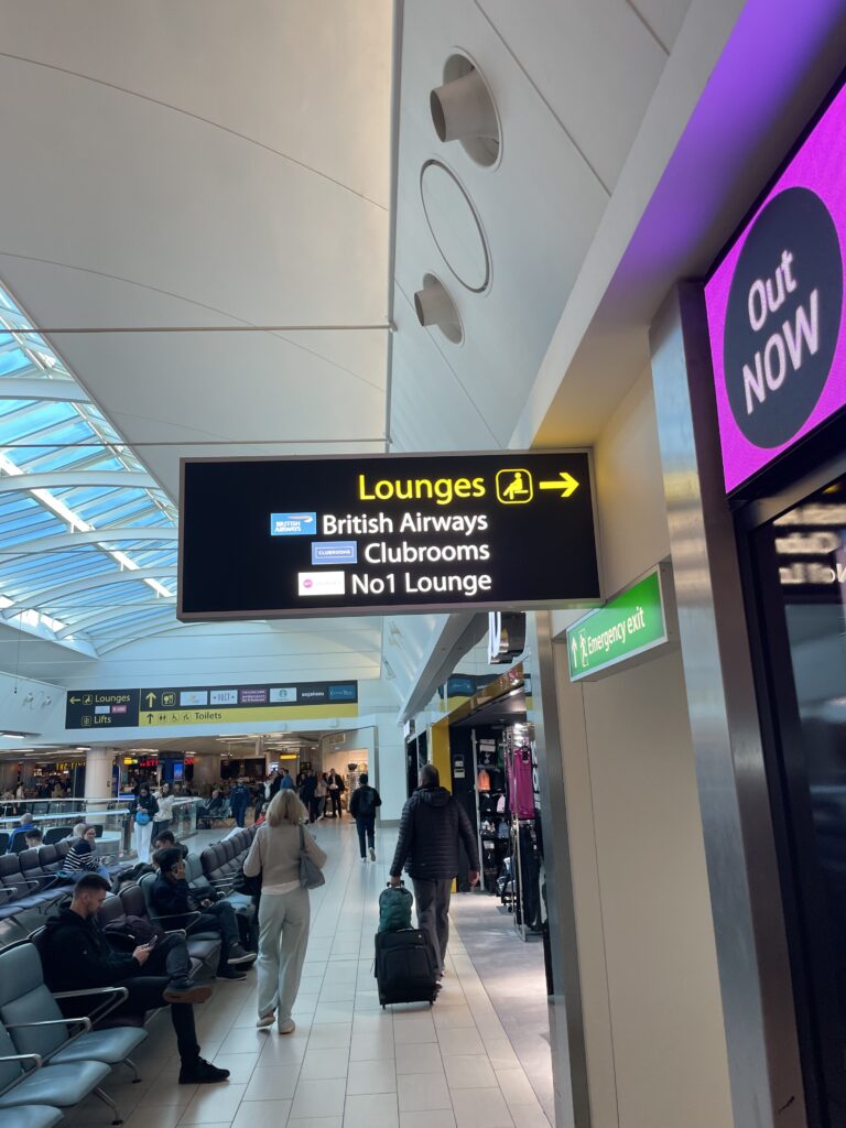 A sign directing passengers to the lounges in Gatwick airport.