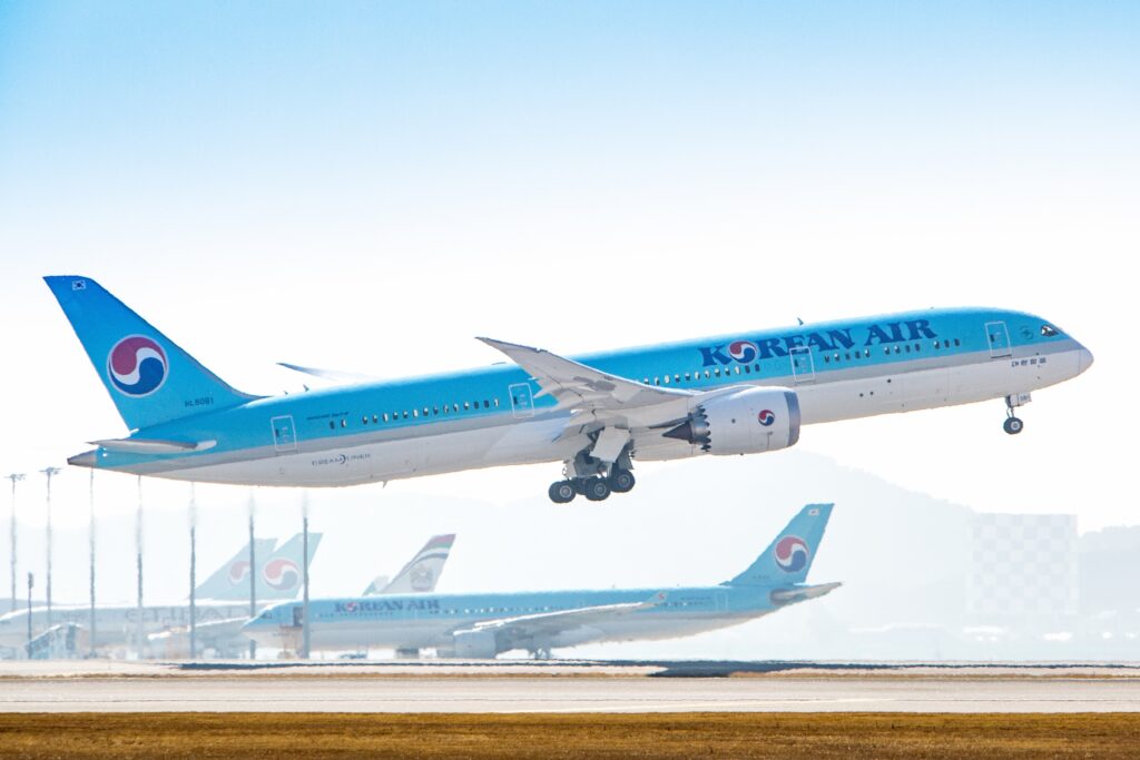 Korean Air Boeing 787-9 taking off. 