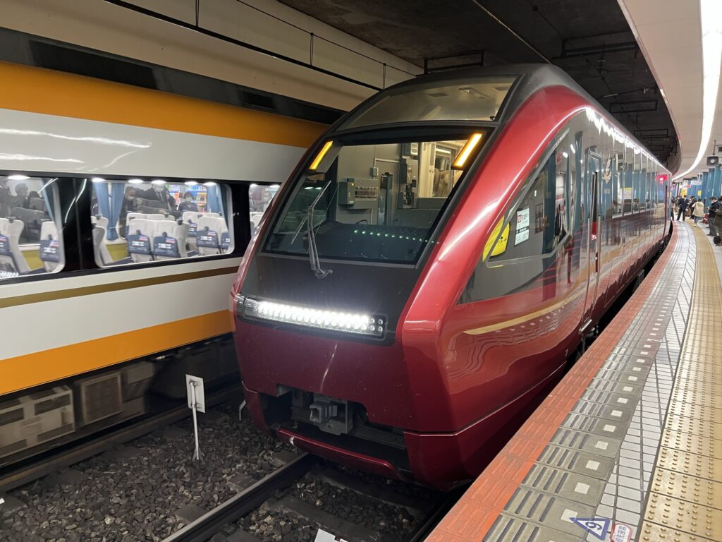 Hinotori Limited Express arriving at the platform