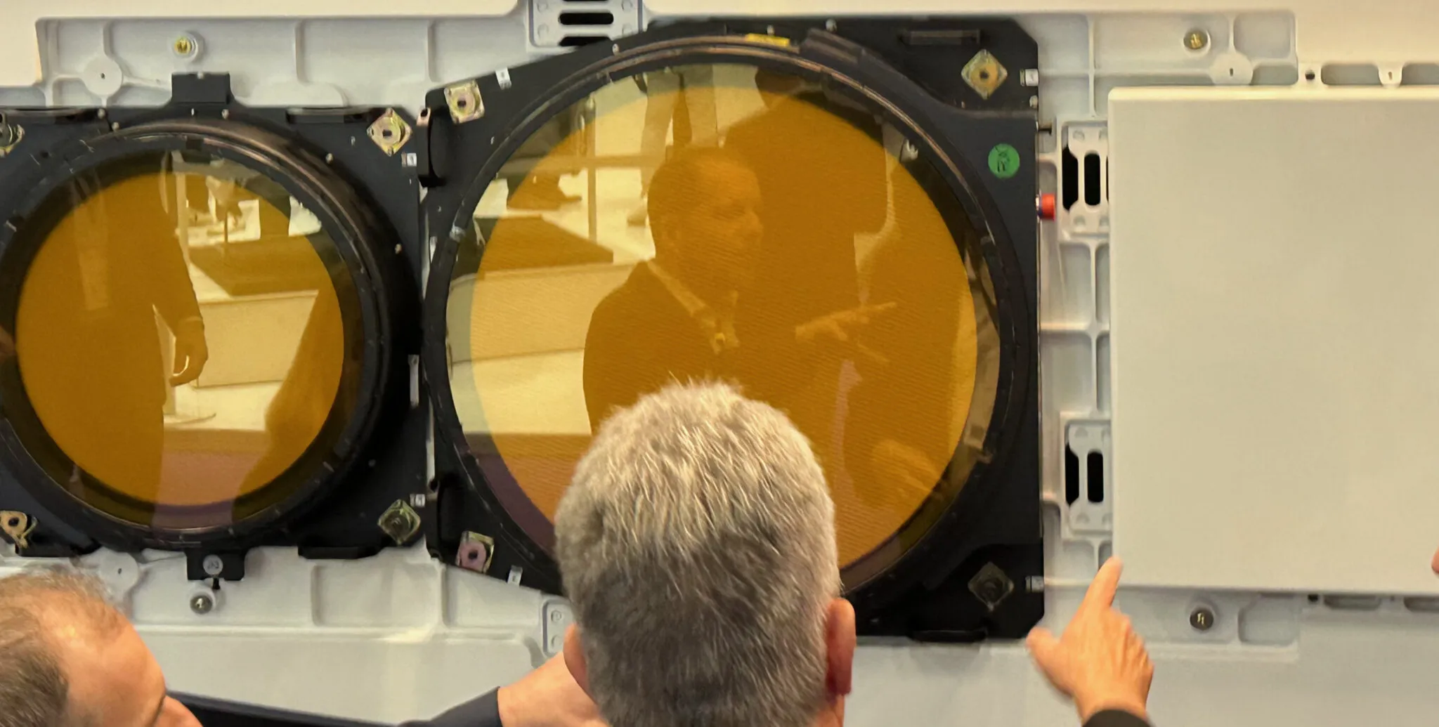 Hughes eyes direct IFC approach with LEO, GEO and multiband hybrid Runway GirlRunway Girl