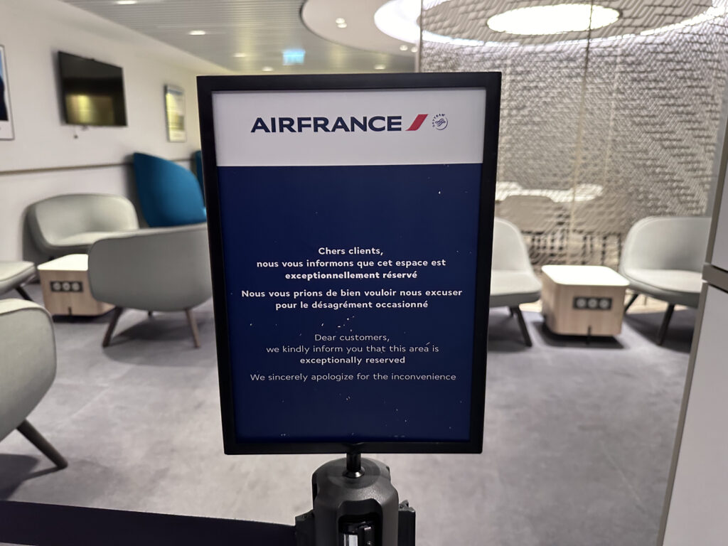 A sign in the Air France CDG L satellite business lounge indicating that a certain area was reserved.