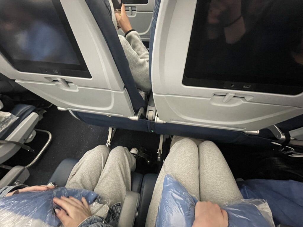 Side-by-side of a 5'3" and a 5'10" passenger, with the former enjoying much more legroom. 