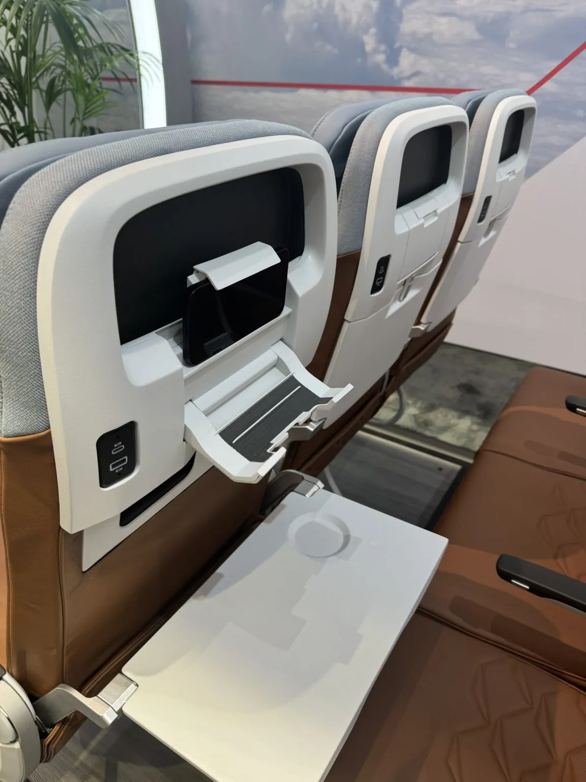 Collins Aerospace's Helix narrowbody economy seat hits the markRunway Girl