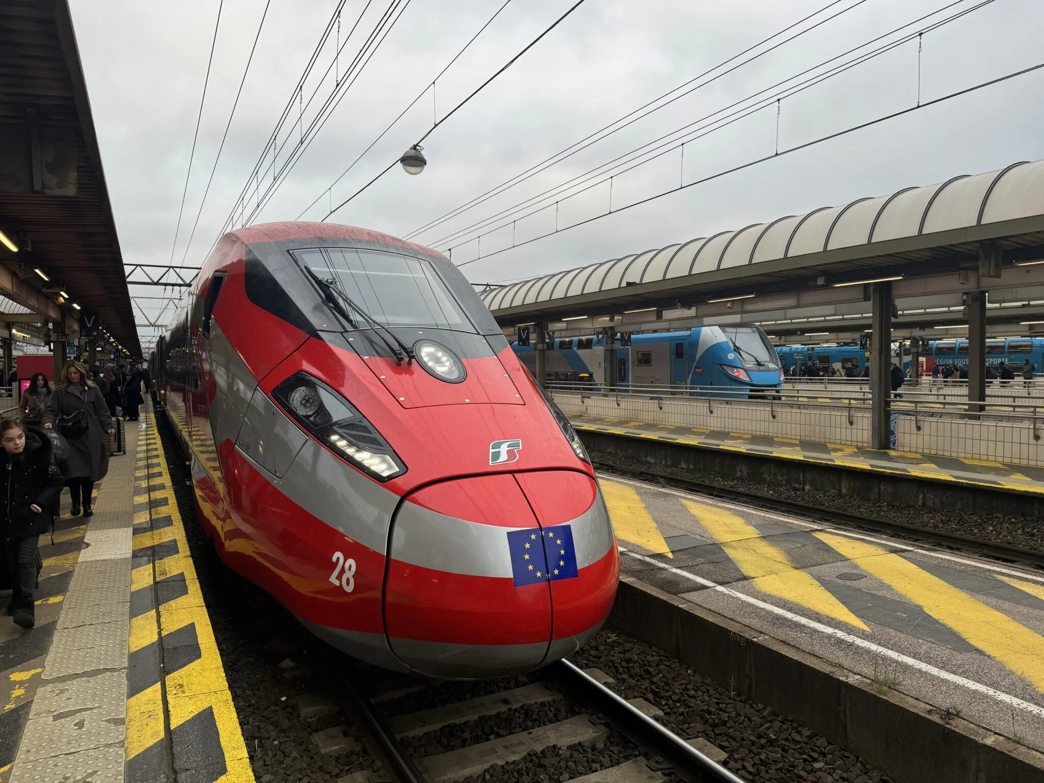 trenitalia-s-frecciarossa-executive-proves-delightfully-decadentrunway-girl