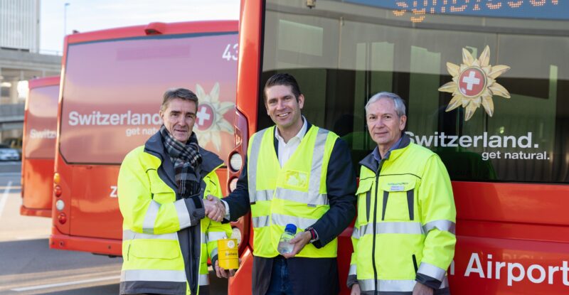 Pictured from left to right: Stefan Tschudin, Chief Operation Officer of Zurich Airport Ltd., Philipp Furler, CEO and Co-Founder of Synhelion, Emanuel Fleuti, Head of Sustainability and Environment at Zurich Airport Ltd.).