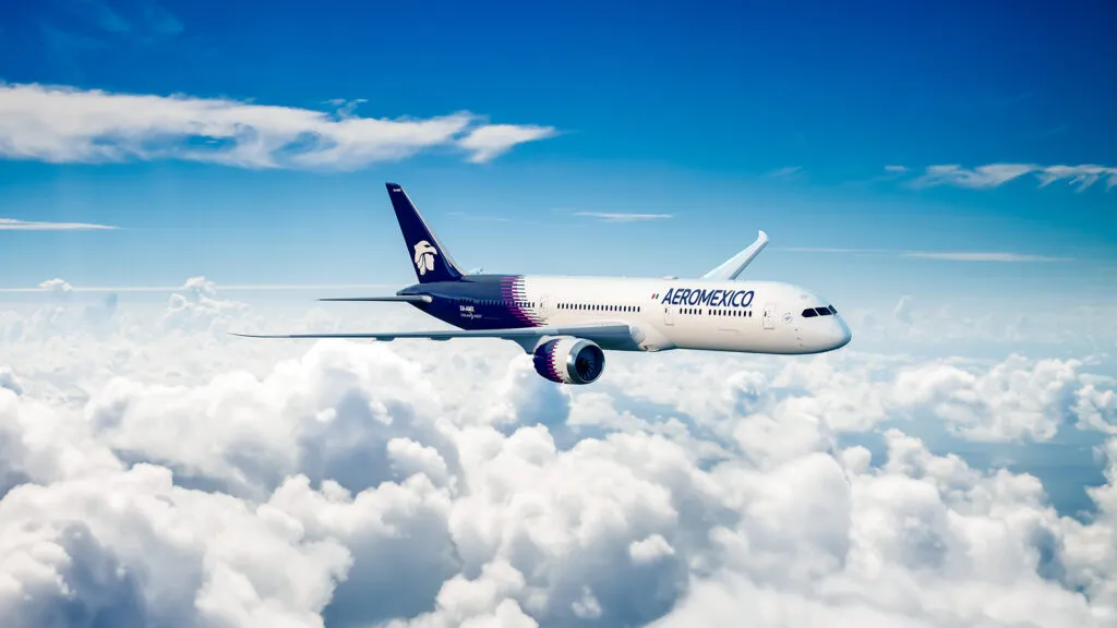 Aeromexico Boeing 787-9 in flight