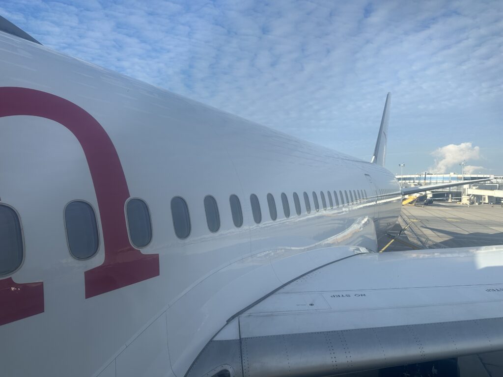Austrian Airlines 787, parked and ready to board