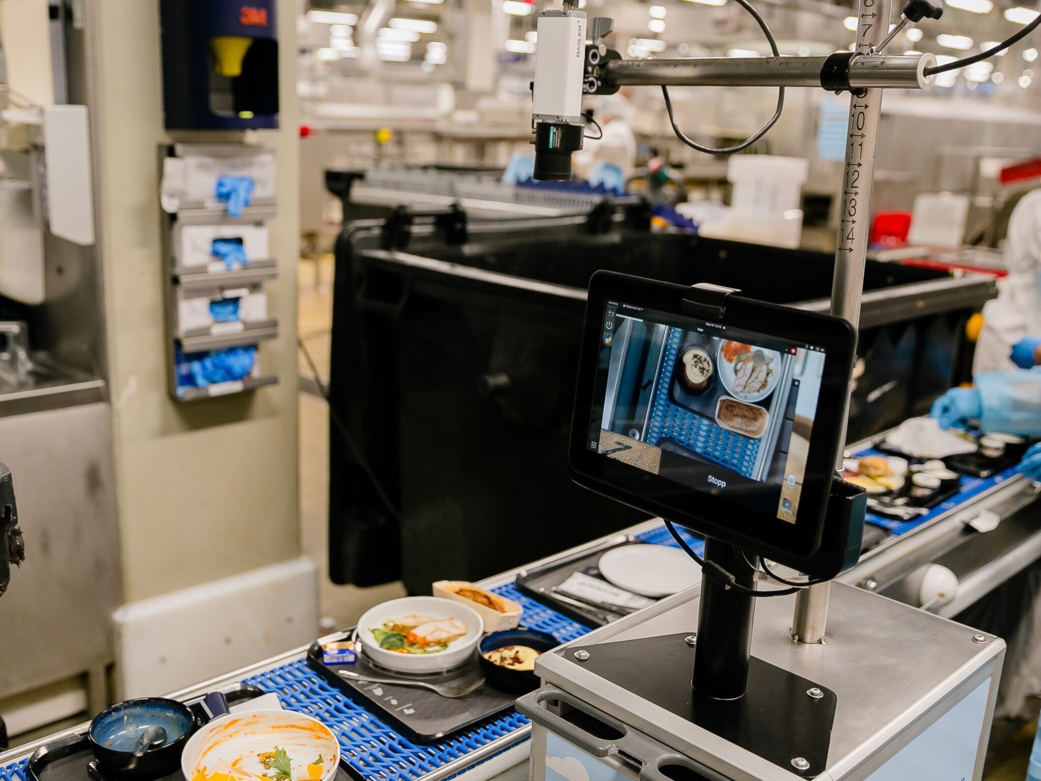 Press Release: Lufthansa Group uses AI to reduce food waste