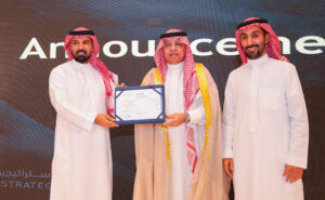 GACA President Abdulaziz Alduailej hands over the ground handling license to Swissport. Saudi aviation