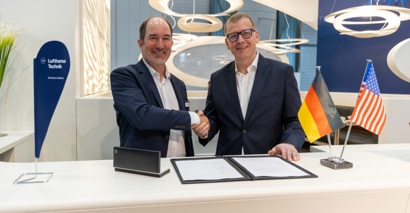 Andrew Muirhead, Vice President OEM and Engineering Services at Lufthansa Technik (left), and Chris Moore, CEO at Gogo (nice)