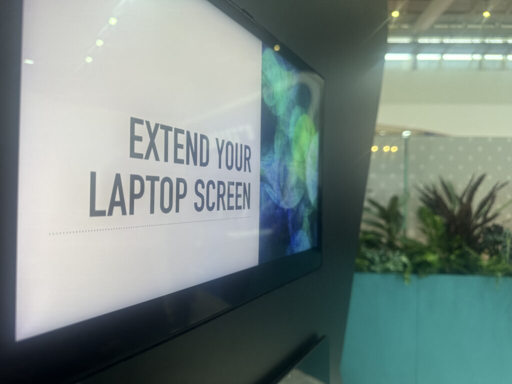 Safran Passenger Innovations' new casting solution allows the passenger to extend their laptop screen to the big IFE screen, making work easier.