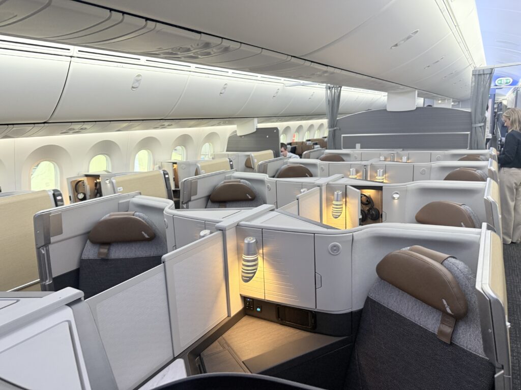 A close up of center pairs with moveable dividers.