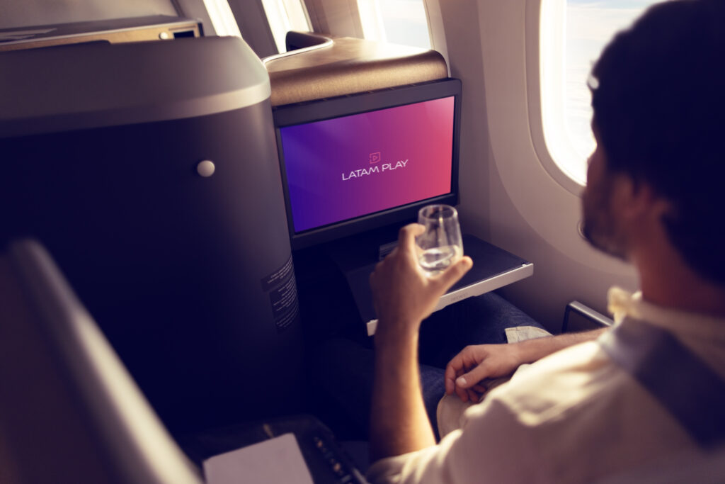 LATAM business class window seat, based on the Recaro R7 platform