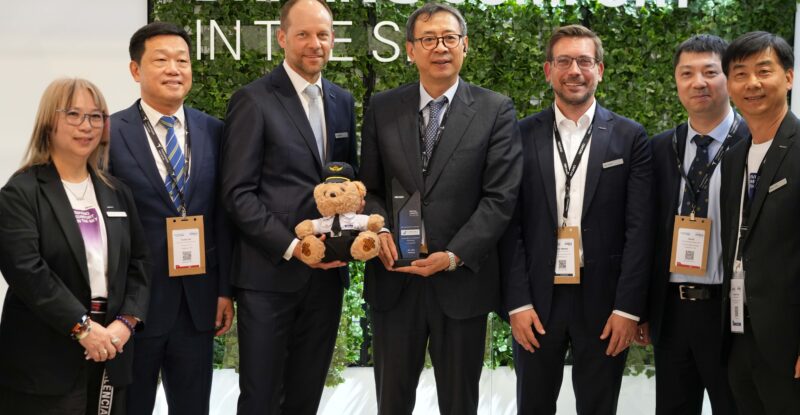 China Southern and Recaro executives celebrate the new deal.