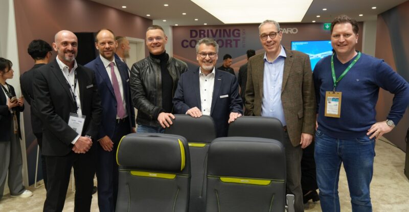 Executives of Luxair and Recaro in front of the R2 seat