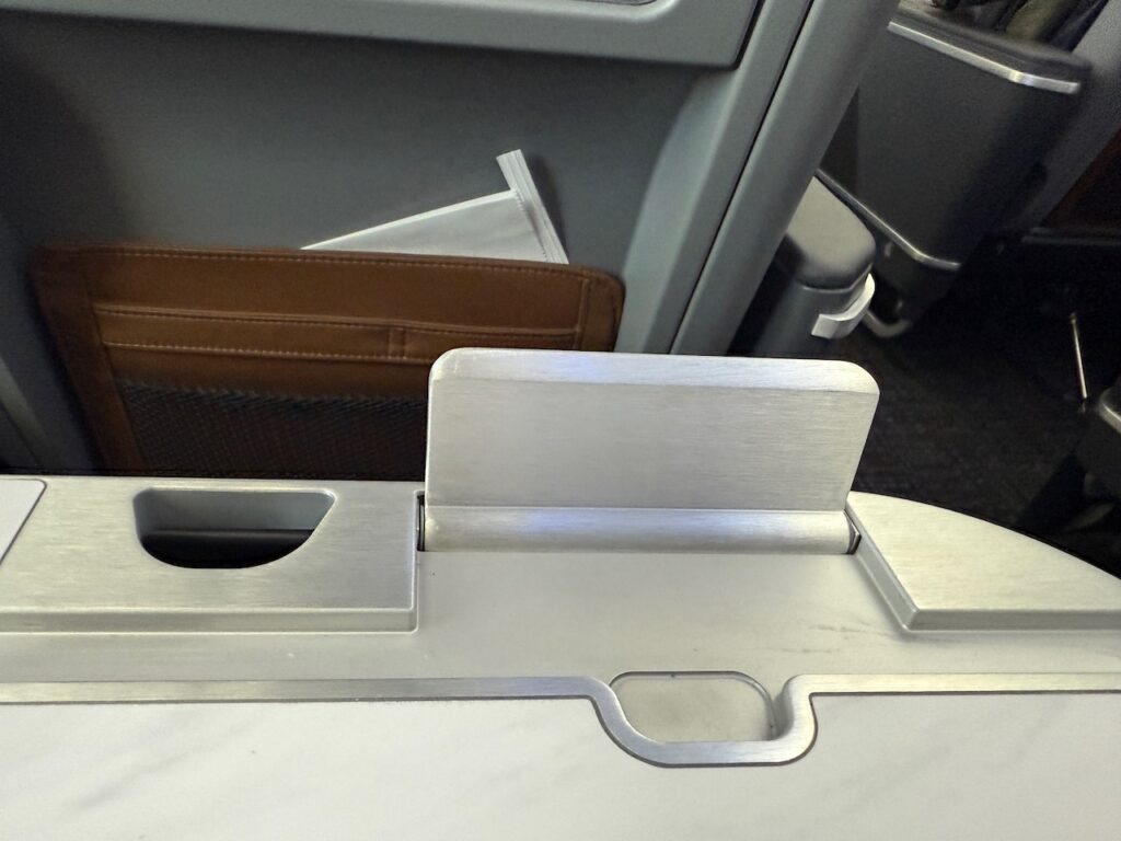 The device holder is extended.