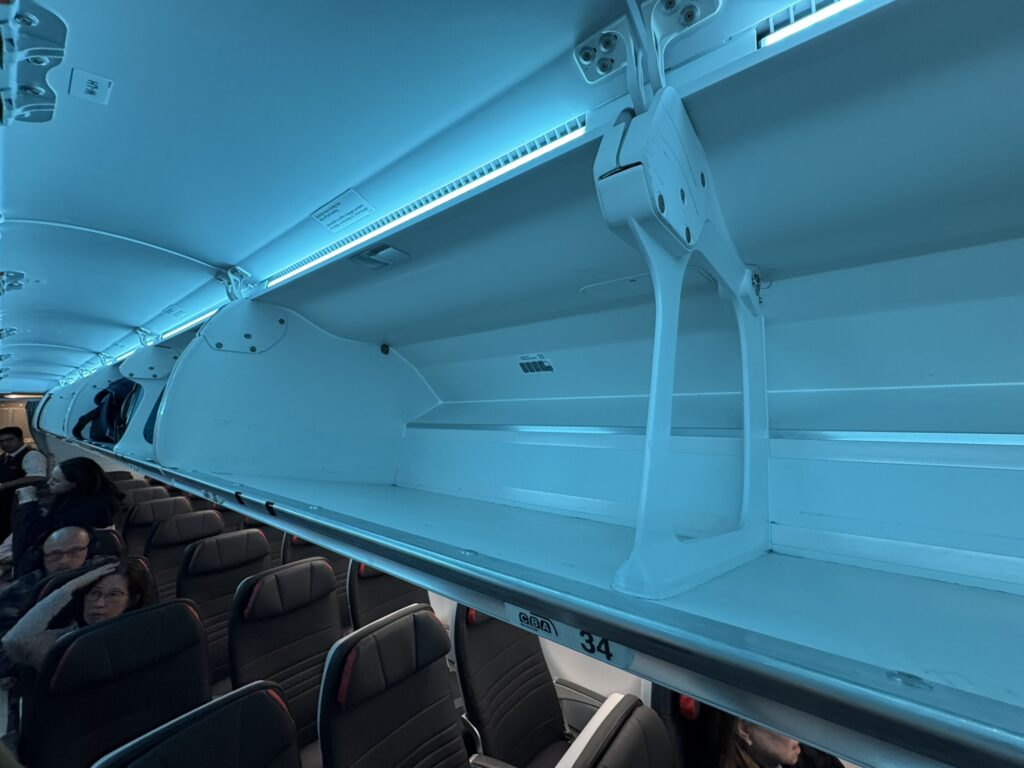Large open overheads bins on the A321