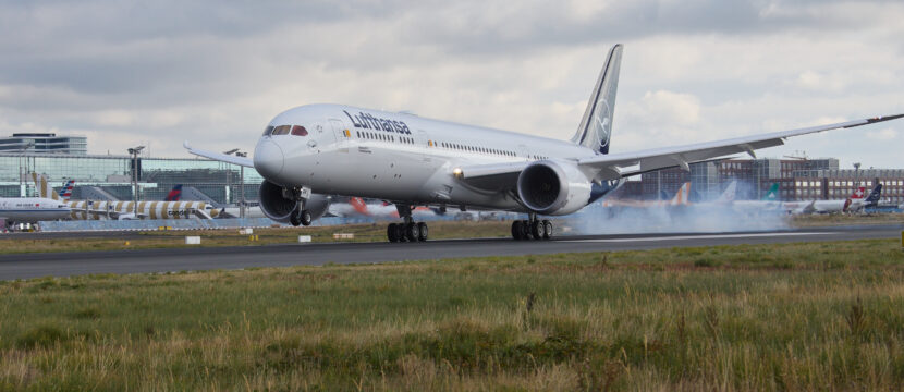 Lufthansa 787-9 fitted with Allegris on landing