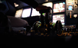 Aircraft controls in CAE simulator