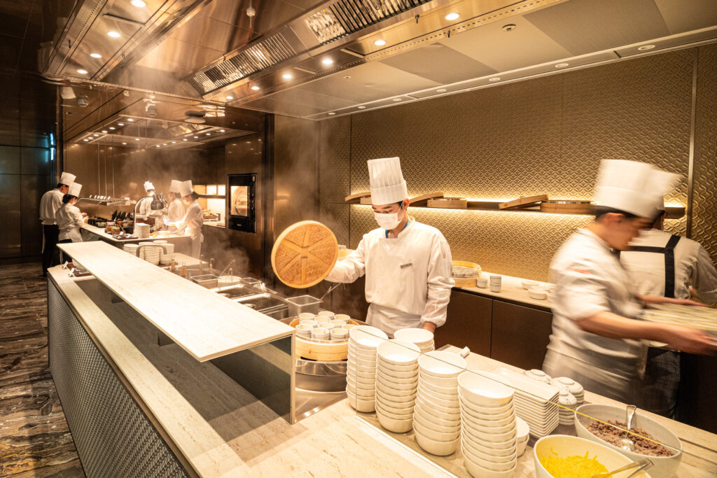  Miler Club Lounge Live Station