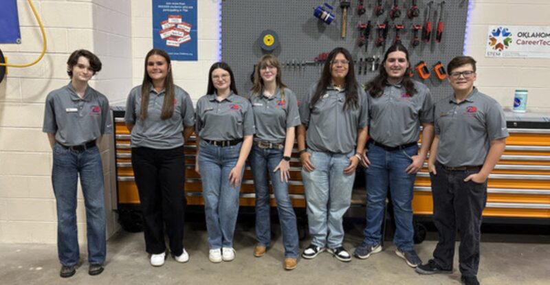 Durant Public Schools students in the new Aviation Lab
