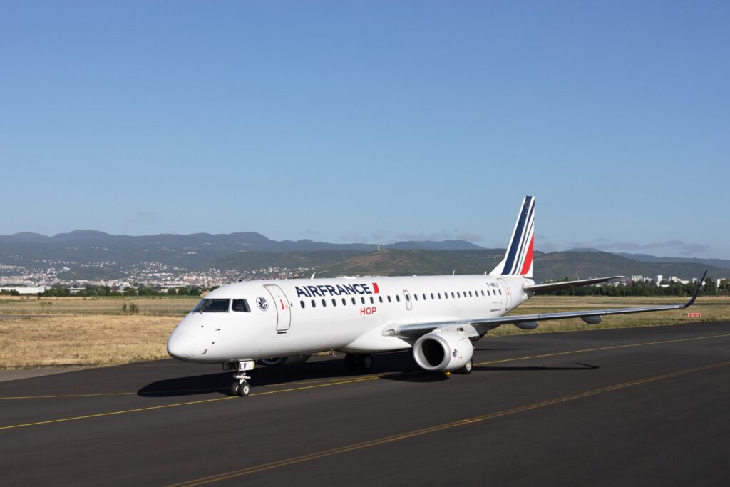 Air France Hop! Embraer 190 taking off