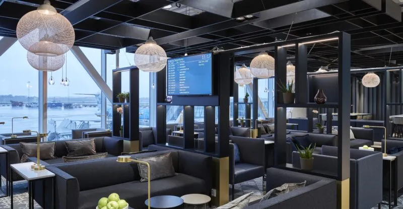 SAS SVG Lounge has high ceilings accompanied by floor to ceiling windows for lots of natural light.