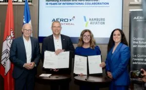 Executives from Hamburg Aviation and the Canadian aerospace cluster Aéro Montréal sign a new agreement to deepen their collaboration.
