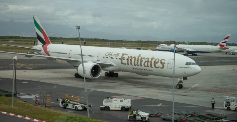 Emirates Boeing 777 lands in Cape Town