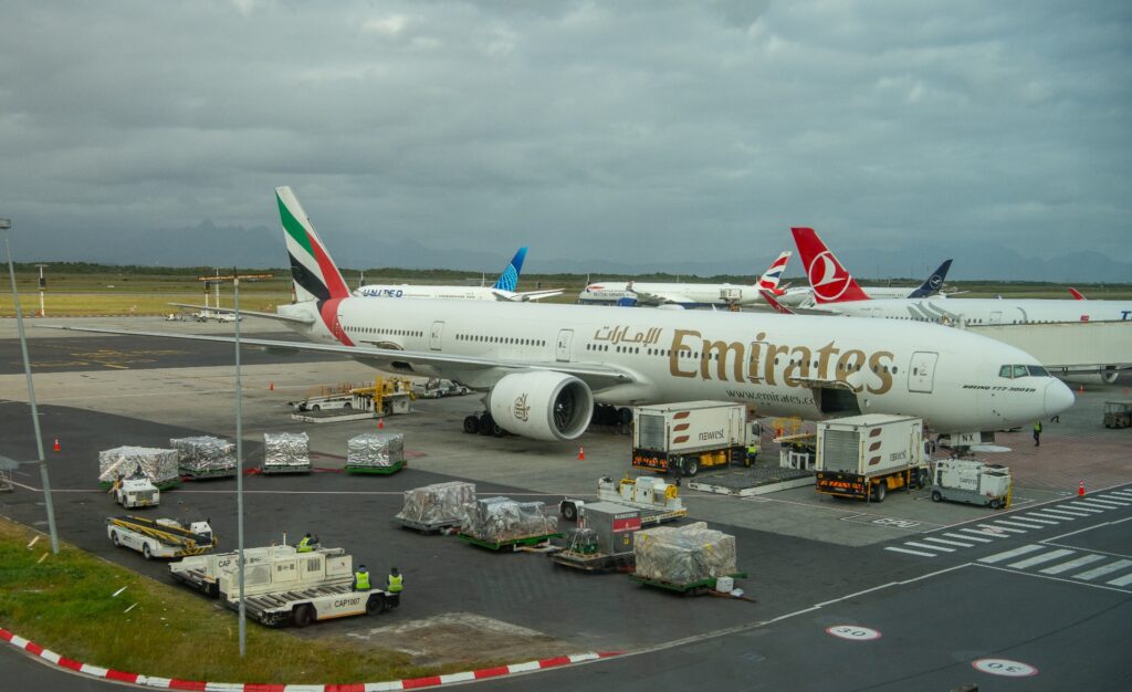 Emirates Boeing 777 lands in Cape Town
