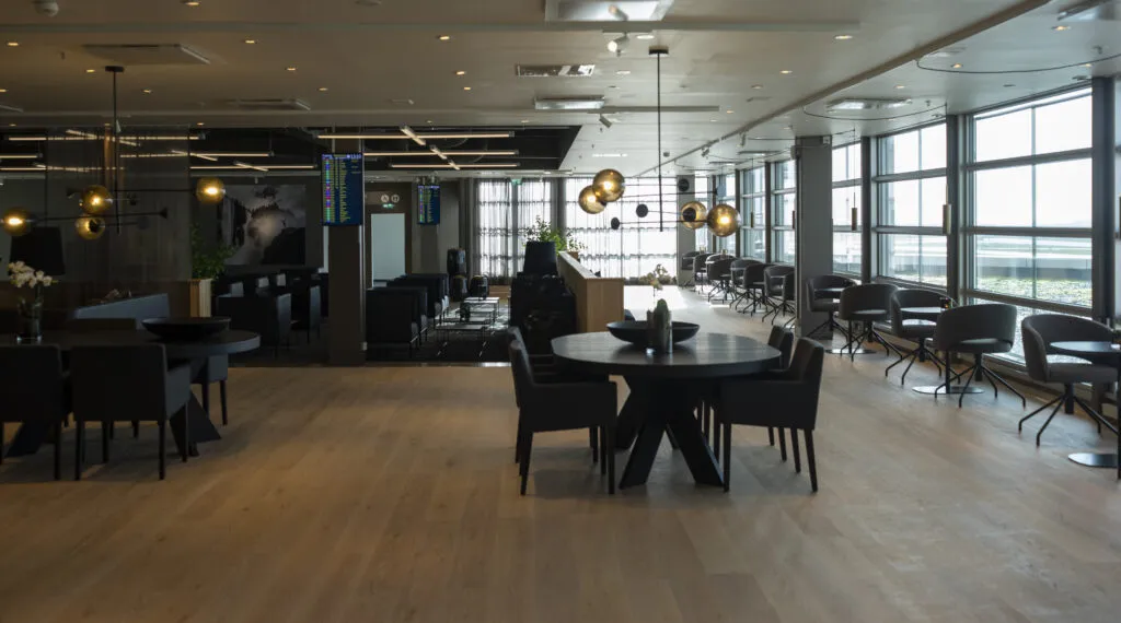 SAS BGO Lounge includes lots of windows with natural light and darker furnishings