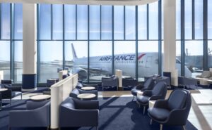 Large floor to ceiling windows line the wall of the Air France Business Lounge in Chicago Airport.
