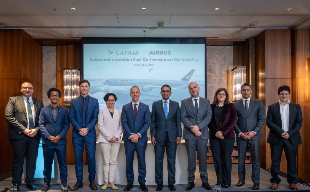 Cathay Chief Operations and Service Delivery Officer Alex McGowan (fifth from left) and Airbus President Asia Pacific Anand Stanley (fifth from right) celebrated the agreement together with representatives from Cathay and Airbus
