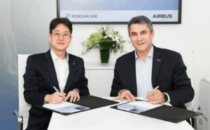 Jong Hoon Oh, Head of the Predictive Maintenance Team, Korean Air, and Fabrice Villaume, Head of Growth and Innovation, Airbus Digital Services, at the partnership signing ceremony in London